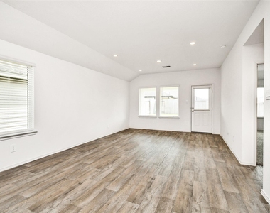 4243 Bromham Farms Drive - Photo Thumbnail 10