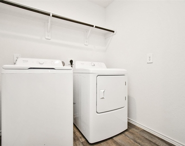 4243 Bromham Farms Drive - Photo Thumbnail 31
