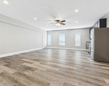 3618 Garrott Street - Photo Thumbnail 3