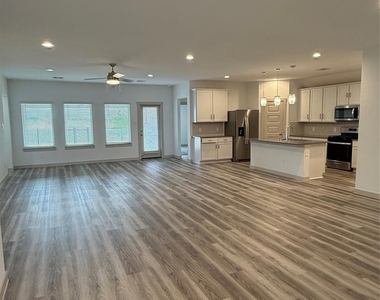 31306 Hexan Heights Lane - Photo Thumbnail 8