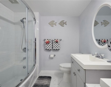 16001 Amberwood Lake Court - Photo Thumbnail 10