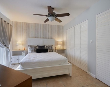 16001 Amberwood Lake Court - Photo Thumbnail 9
