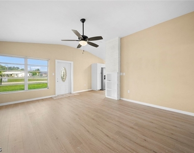 275 Lakeview Drive - Photo Thumbnail 4