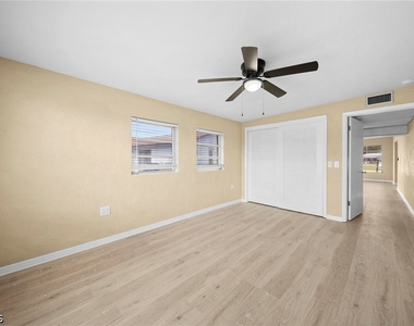 275 Lakeview Drive - Photo Thumbnail 13
