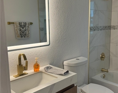 1864 Urbana Avenue - Photo Thumbnail 13