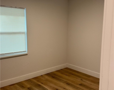 1864 Urbana Avenue - Photo Thumbnail 14