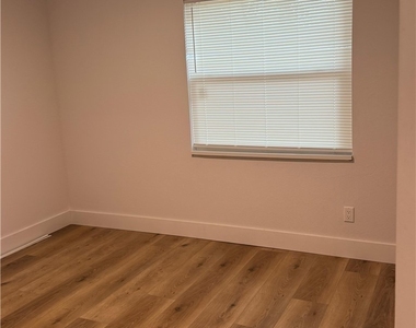 1864 Urbana Avenue - Photo Thumbnail 15