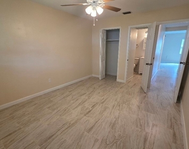 36 Pinewood Boulevard - Photo Thumbnail 12