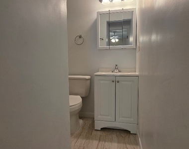 36 Pinewood Boulevard - Photo Thumbnail 13