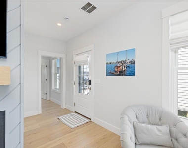 220 North End - Photo Thumbnail 4
