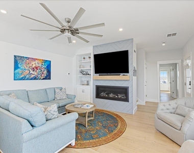 220 North End - Photo Thumbnail 6