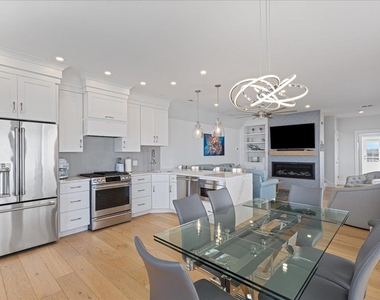 220 North End - Photo Thumbnail 12