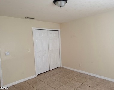 4639 28 Street Sw - Photo Thumbnail 5