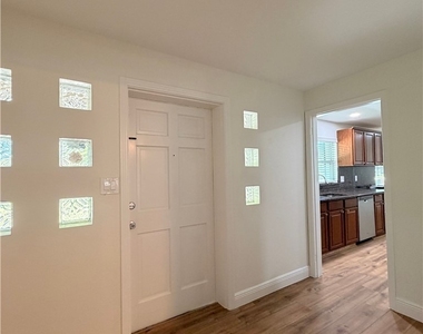 10621 Mcgregor Boulevard - Photo Thumbnail 2