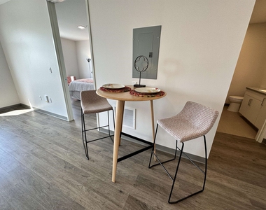 409 Elm - Photo Thumbnail 17