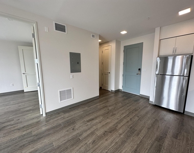 409 Elm - Photo Thumbnail 12