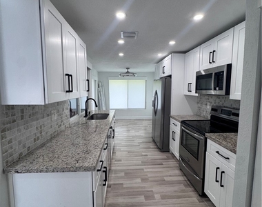 4102 Palm Tree Boulevard - Photo Thumbnail 6