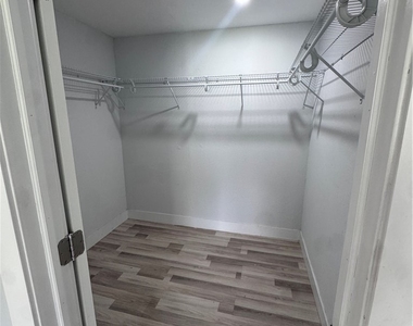 4102 Palm Tree Boulevard - Photo Thumbnail 18