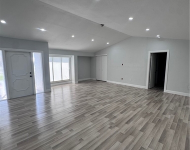 4102 Palm Tree Boulevard - Photo Thumbnail 4