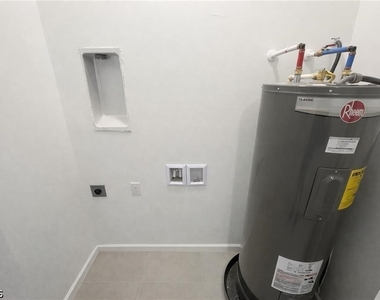 748 Genoa Avenue S - Photo Thumbnail 8