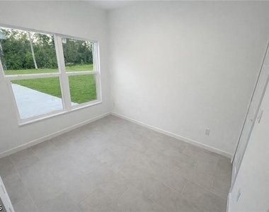748 Genoa Avenue S - Photo Thumbnail 5
