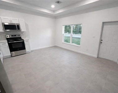748 Genoa Avenue S - Photo Thumbnail 4