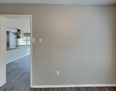 6714 Loch Langham Drive - Photo Thumbnail 6