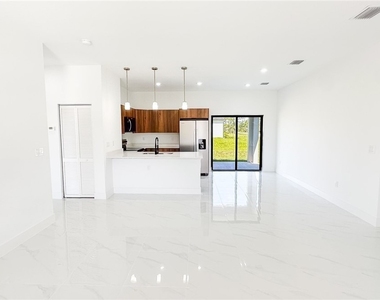 705 Avondale Street E - Photo Thumbnail 1