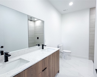 705 Avondale Street E - Photo Thumbnail 22