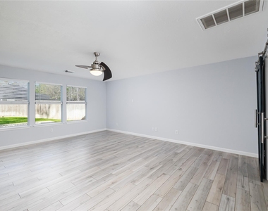 143 S Vesper Bend Circle - Photo Thumbnail 2