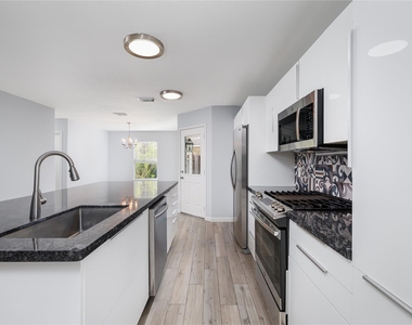 143 S Vesper Bend Circle - Photo Thumbnail 9