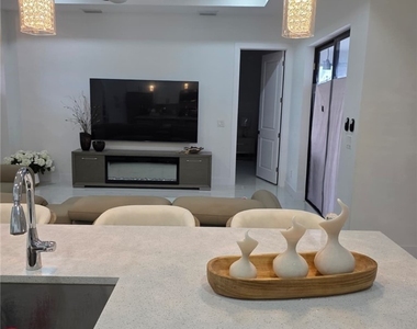1254 Nimitz Boulevard - Photo Thumbnail 9