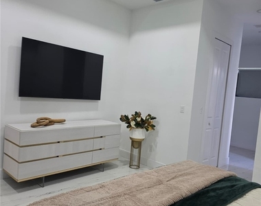 1254 Nimitz Boulevard - Photo Thumbnail 13