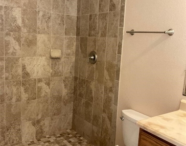 1806 Se 1st Avenue - Photo Thumbnail 7