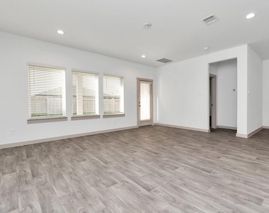 706 Boer Plains Drive - Photo Thumbnail 21