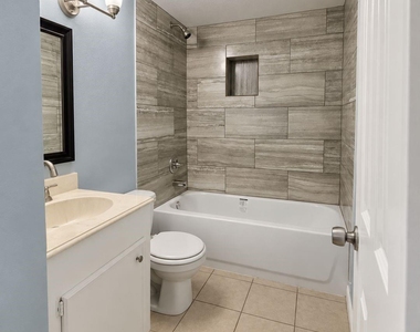 1203 N Pacific Street - Photo Thumbnail 4