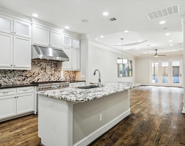 5025 Augusta Street - Photo Thumbnail 4
