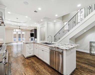 5025 Augusta Street - Photo Thumbnail 3