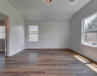 2226 Tremont Trail Lane - Photo Thumbnail 6