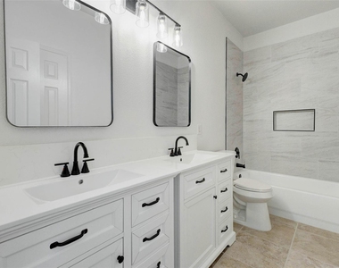 2226 Tremont Trail Lane - Photo Thumbnail 11