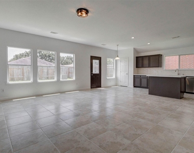 2226 Tremont Trail Lane - Photo Thumbnail 3