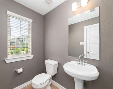 8326 Royal Breeze Drive - Photo Thumbnail 4