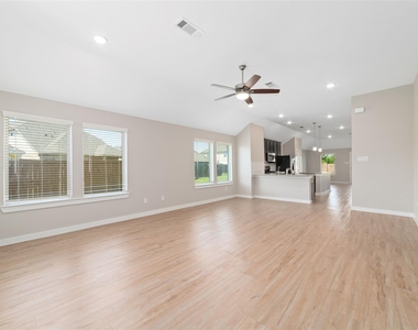 8326 Royal Breeze Drive - Photo Thumbnail 5