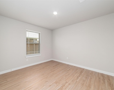 8326 Royal Breeze Drive - Photo Thumbnail 14