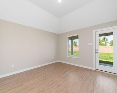 8326 Royal Breeze Drive - Photo Thumbnail 12