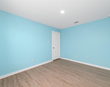 8326 Royal Breeze Drive - Photo Thumbnail 19