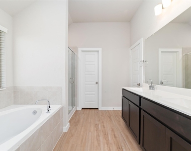 8326 Royal Breeze Drive - Photo Thumbnail 24