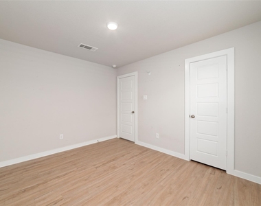 8326 Royal Breeze Drive - Photo Thumbnail 15