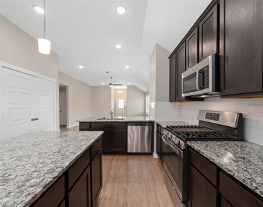 8326 Royal Breeze Drive - Photo Thumbnail 9
