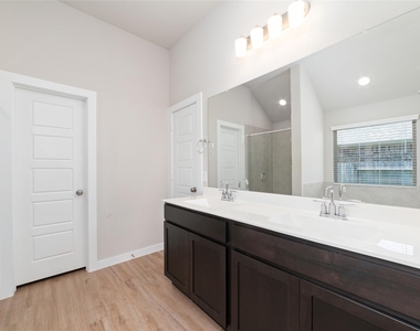 8326 Royal Breeze Drive - Photo Thumbnail 25